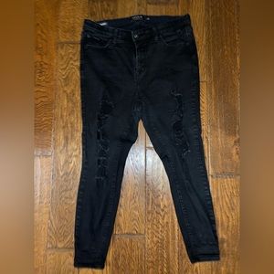Torrid black, ripped jeans, skinny high rise